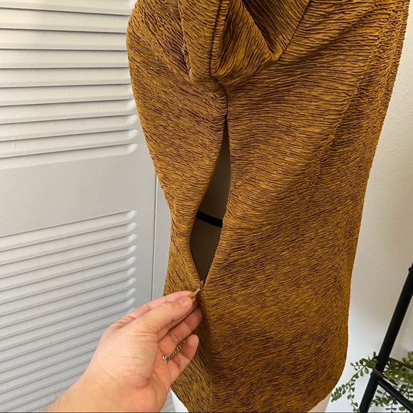 Ann Taylor|S|Deep Mustard Crinkle V Neck Long Sleeve Side Zipper Top - Picture 6 of 8